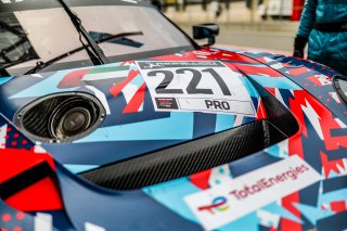 #221 GPX Martini Racing Porsche 911 GT3-R (991.II) Pro, Pitlane, Test Session 1

