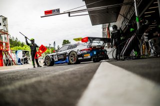 #56 Dinamic Motorsport Porsche 911 GT3-R (991.II) Silver Cup, Pitlane, Test Session 1
