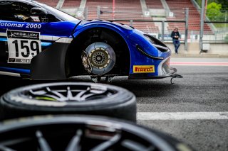 #159 Garage 59 McLaren 720 S GT3 Silver Cup, Pitlane, Test Session 1
