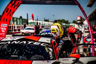 #32 Team WRT Audi R8 LMS evo II GT3 Charles Weerts Dries Vanthoor Pro, Fanatec GT World Challenge, Race 1
