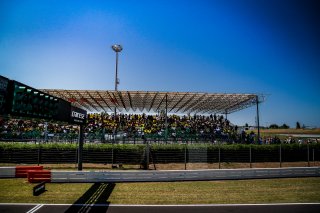 Ambiance, Race 2
