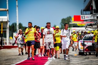 Ambiance, Pit Walk
