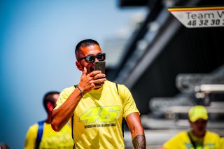 Ambiance, Pit Walk
