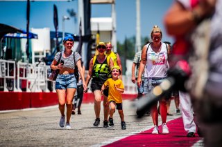 Ambiance, Pit Walk
