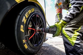 #111 JP Motorsport Christian KLIEN Vincent ABRIL Dennis LIND McLaren 720 S GT3 Pro, Pre-Qualifying
