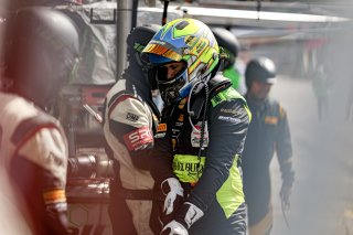 #77 Barwell Motorsport Sam DE HAAN Patrick KUJALA Alex MACDOWALL Lamborghini Huracan GT3 Evo Silver Cup, Pre-Qualifying
