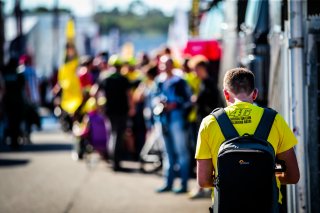Ambiance, Paddock
