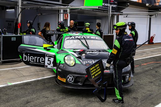 #54 Dinamic Motorsport - Adrien De Leener - Christian Engelhart - Porsche 911 GT3-R (991.II) - Pro, Pitlane, Qualifying 2
 | SRO / Patrick Hecq Photography
