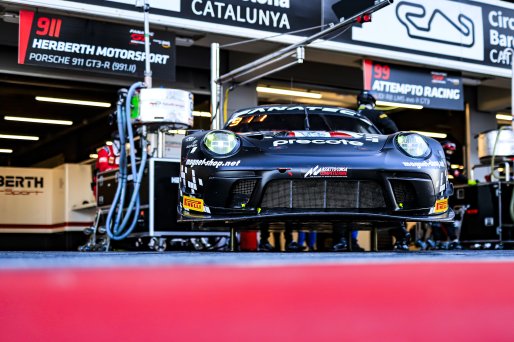 #911 Herberth Motorsport - Ralf BOHN - Alfred RENAUER - Robert RENAUER - Porsche 911 GT3-R (991.II) - Gold Cup, Free Practice, Pitlane
 | SRO / Patrick Hecq Photography