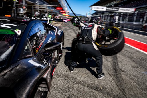 #77 Barwell Motorsport - Alex MACDOWALL - Jordan WITT - James DORLIN - Lamborghini Huracan GT3 Evo - Silver Cup, Pre-Qualifying
 | SRO / Kevin Pecks