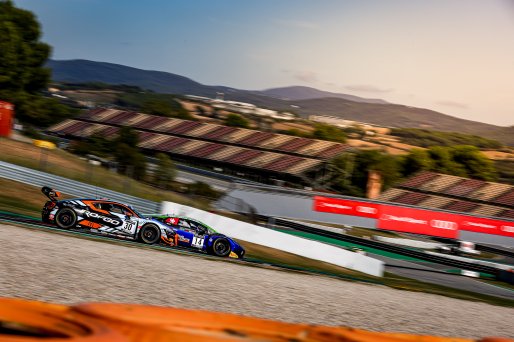 #14 Emil Frey Racing - Konsta LAPPALAINEN - Mick WISHOFER - Stuart WHITE - Lamborghini Huracan GT3 Evo - Silver Cup, #30 Team WRT - Jean-Baptiste SIMMENAUER - Benjamin GOETHE - Thomas NEUBAUER - Audi R8 LMS evo II GT3 - Silver Cup, Race, Start
 | SRO / Kevin Pecks
