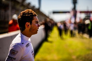 Grid Walk, Race
