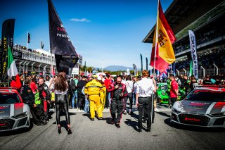 Grid Walk, Race
