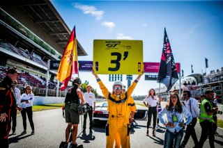 Grid Walk, Race
