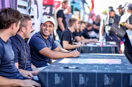 #159 Garage 59 - Manuel MALDONADO - Nicolai KJAERGAARD - Dean MACDONALD - McLaren 720 S GT3 - Silver Cup, Autograph Session
 | SRO / Kevin Pecks