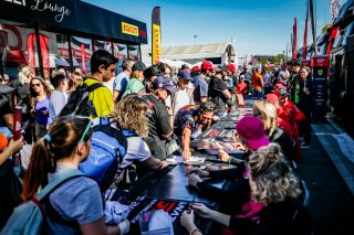 Ambiance, Autograph Session
