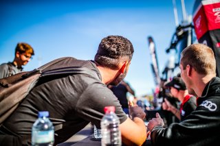 Ambiance, Autograph Session
