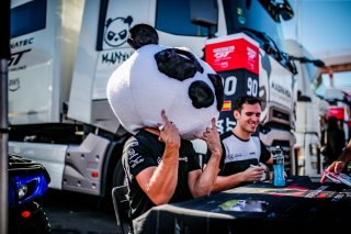 Ambiance, Autograph Session
