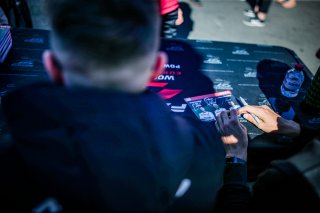 Ambiance, Autograph Session
