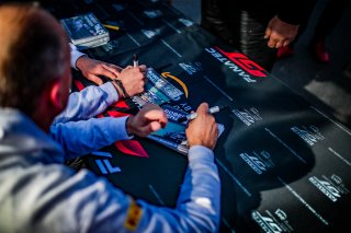 Ambiance, Autograph Session
