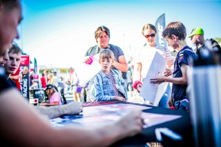 Ambiance, Autograph Session
