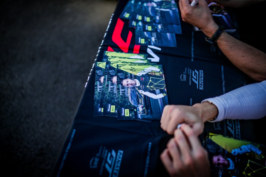 Autograph Session