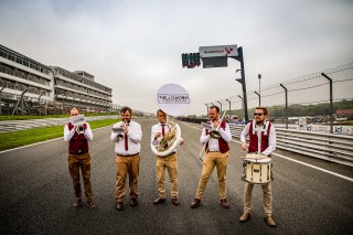 Grid Walk, Race 1
