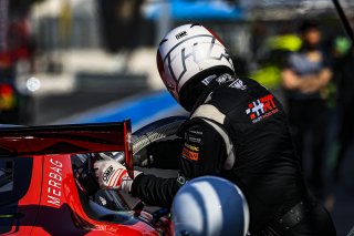 Bronze Test, Pitlane
