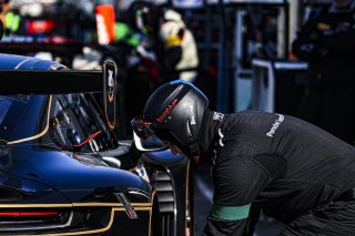 Bronze Test, Pitlane
