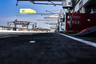 Bronze Test, Pitlane
