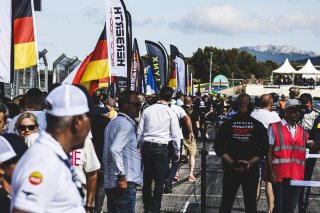 Gridwalk, Race
