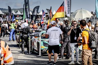 Gridwalk, Race
