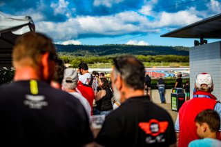Ambiance, Race
