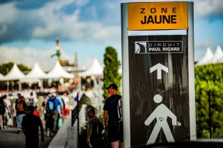 Ambiance, Race
