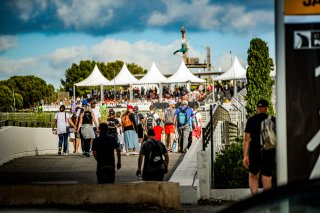 Ambiance, Race
