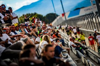 Ambiance, Race
