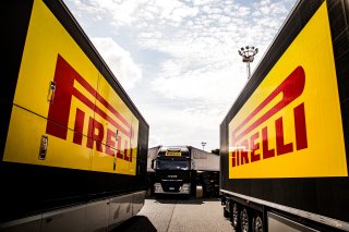Paddock, Pirelli
