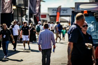Ambiance, Paddock
