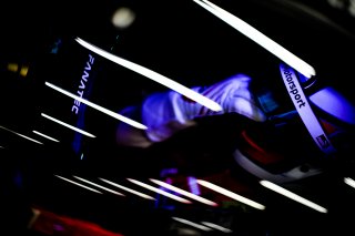 #32 - Team WRT - BMW M4 GT3, Pitlane, Test Session

