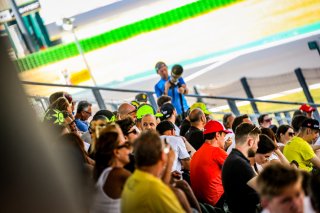Ambiance, Race 1
