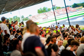 Ambiance, Race 2
