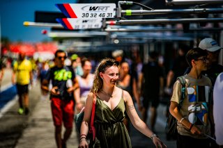 Ambiance, Pit Walk
