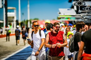 Ambiance, Pit Walk
