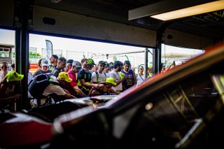 Ambiance, Pit Walk
