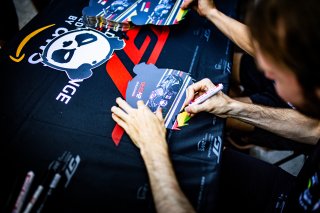Ambiance, Pit Walk
