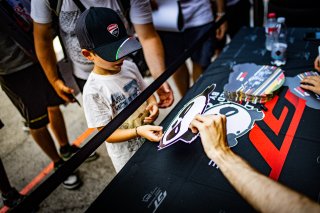 Ambiance, Pit Walk

