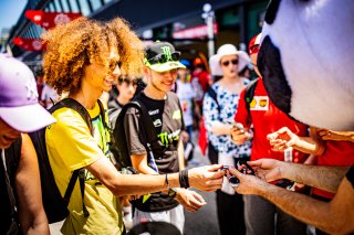 Ambiance, Pit Walk
