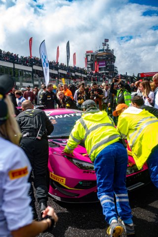#83 - Iron Dames - Rahel FREY - Sarah BOVY - Michelle GATTING - Doriane PIN - Lamborghini Huracan GT3 EVO2 - BRONZE, Ambiance, CrowdStrike 24 Hours of Spa, Grid Walk, Race
