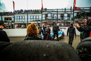 Grid Walk, Race
