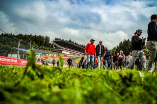 Grid Walk, Race
